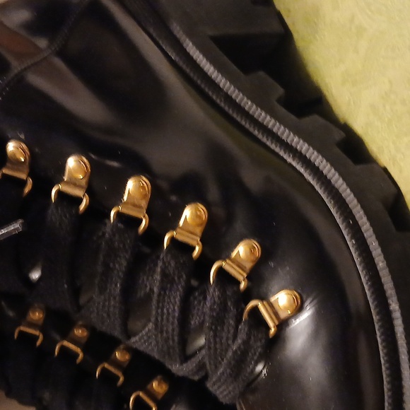 Authentic Gucci Boots - Picture 2 of 7